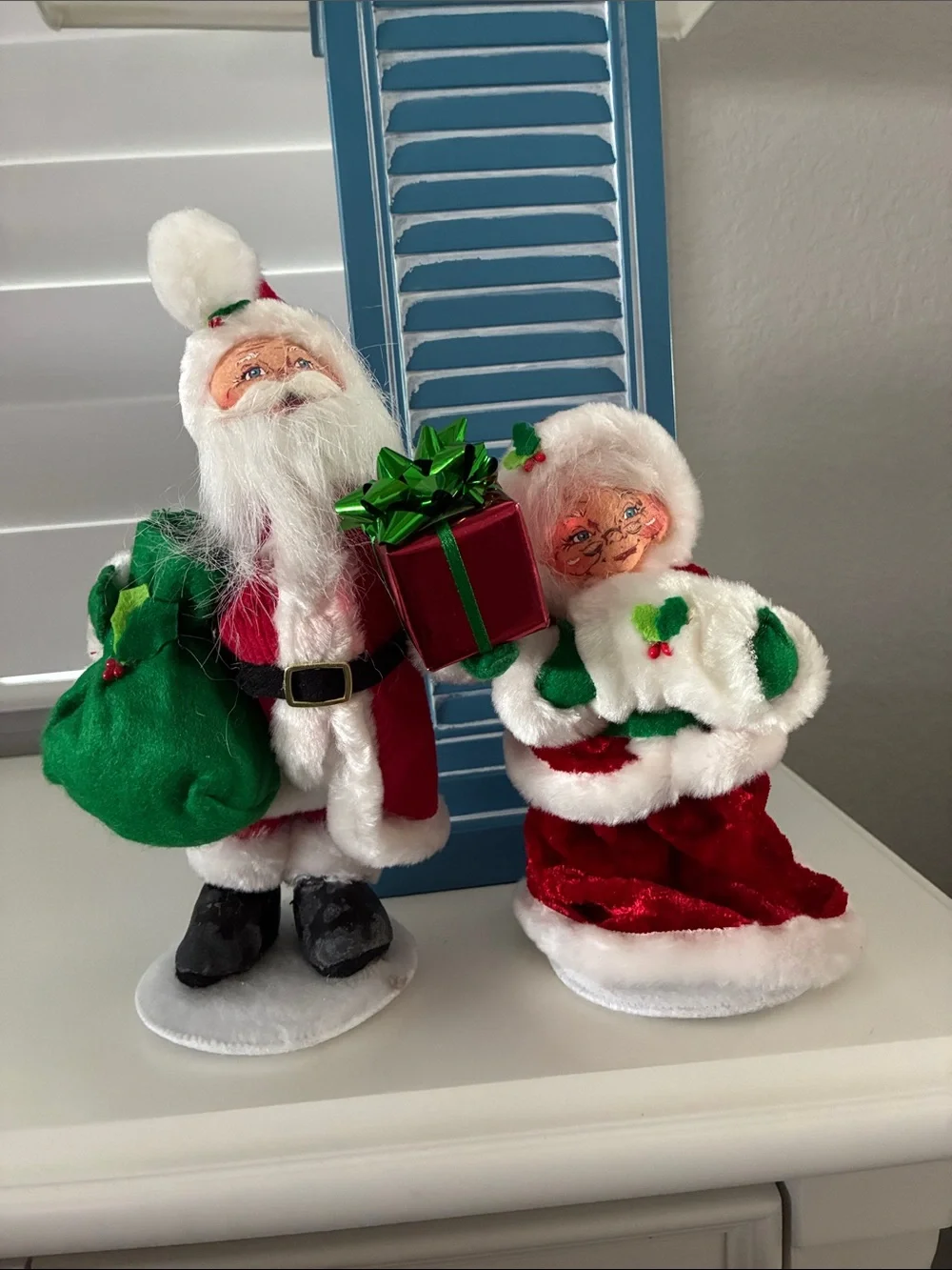 Annalee Red, Green & White Santa and Mrs. Claus Plush Holiday Pair
